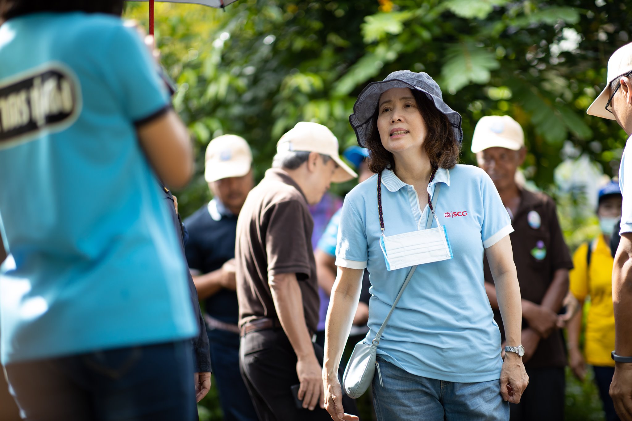 27 พฤศจิกายน 2563 จุดดูงานที่ 1 ฟื้นฟู-กักเก็บ-สำรอง นายอนุวัตร นาคฤทธิ์ นายกเทศมนตรีตำบลถ้ำใหญ่ และ นางสาวณัฏฐธิดา มงคลชัย เยาวชนพนาดร/ประธานสภาเด็กและเยาวชนเทศบาลตำบลถ้ำใหญ่